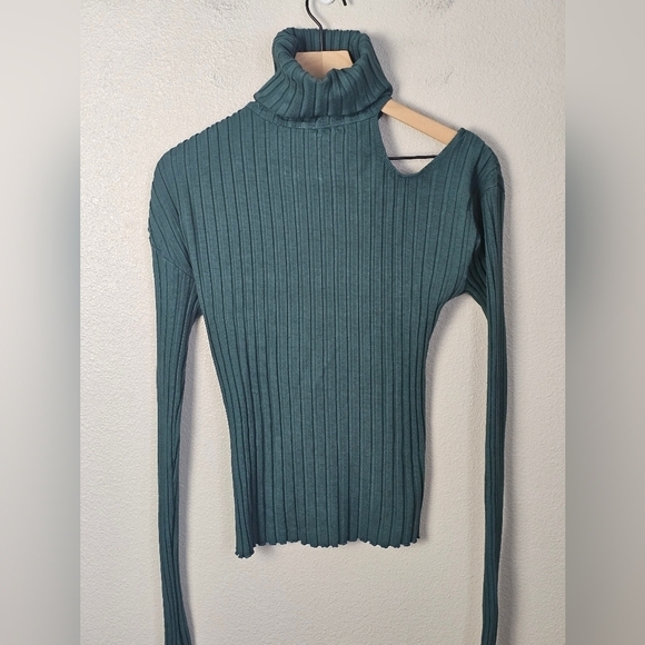 Lovers and Friends Cut Out Ribbed Turtleneck Shirt - Picture 7 of 10